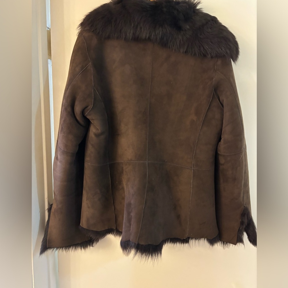 Elegant Dark Brown Women's Jacket Preowned
Pit to pit ~20in West ~19 Long ~27 - Picture 2 of 15